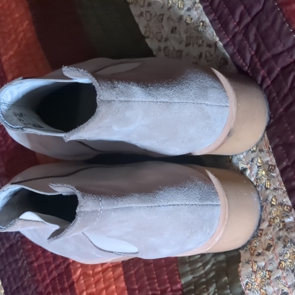 CLARK'S*Originals Ornella Boot in sand stone size 8.5, gum sole rare, EUC. Hot - Picture 10 of 11